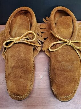 Minnetonka Suede Moccasin Shoes in Brown with Fringe